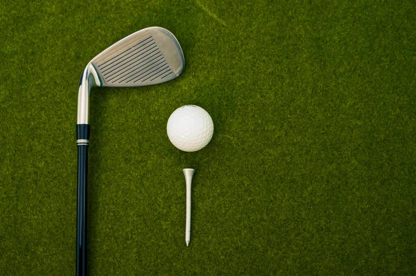 Uma Vista Superior Clube Golfe Bola Tee Grama Com Espaço — Fotografia de Stock