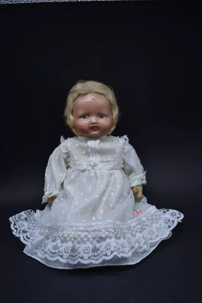 Vertical Shot Creepy Old Doll White Dress Black Background — Stock Photo, Image