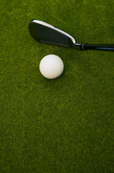 Plan Vertical Club Golf Une Balle Sur Herbe Avec Espace — Photo
