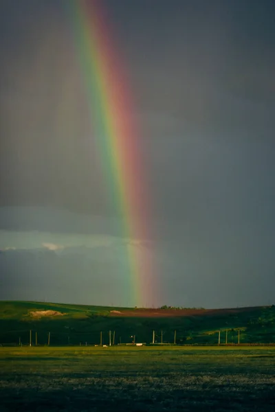 Ein Schöner Blick Auf Einen Regenbogen Einem Bewölkten Himmel Über — Stockfoto