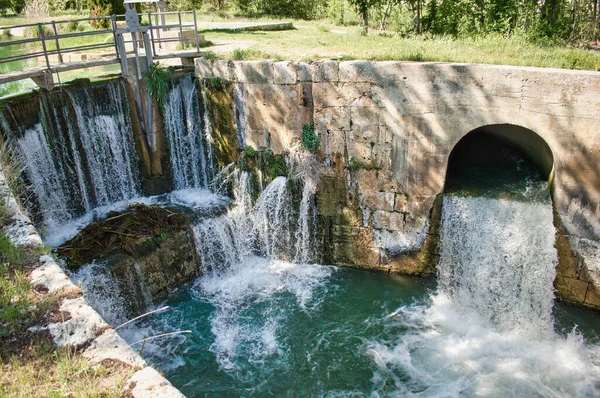 Uma Foto Close Ponte Vinalta Lock Canal Castilla Palencia Espanha — Fotografia de Stock