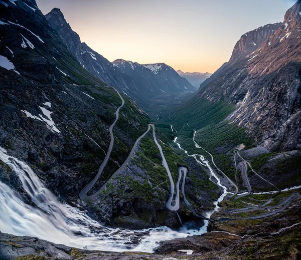 Una Splendida Vista Sul Sentiero Dei Troll Romsdal Norvegia — Foto Stock