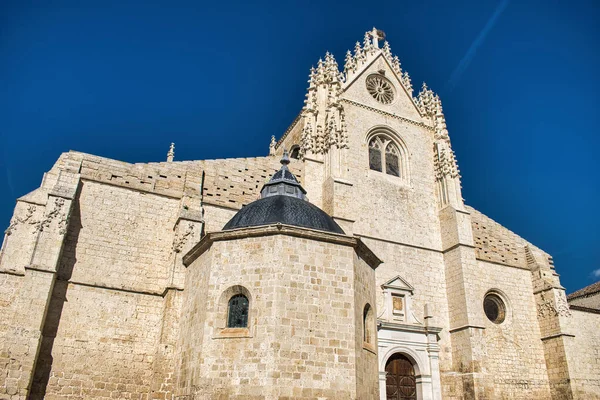 Plano Ángulo Bajo Fachada Occidental Catedral San Antolín Palencia España —  Fotos de Stock