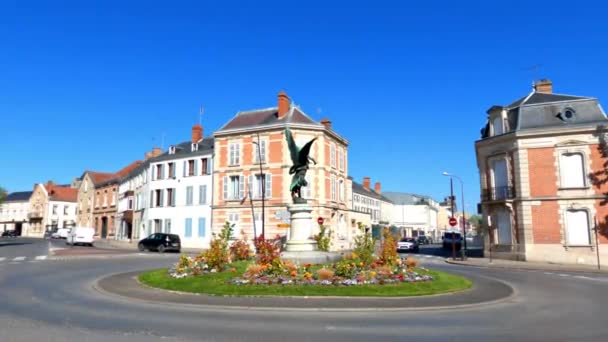 Chalons Champagne Fransa Caddenin Ortasındaki Bir Heykelin Lık Resmi — Stok video