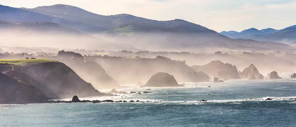 Beautiful Shot Bright Blue Sea Sunny Day Rocky Shore Asturias — Stock Photo, Image