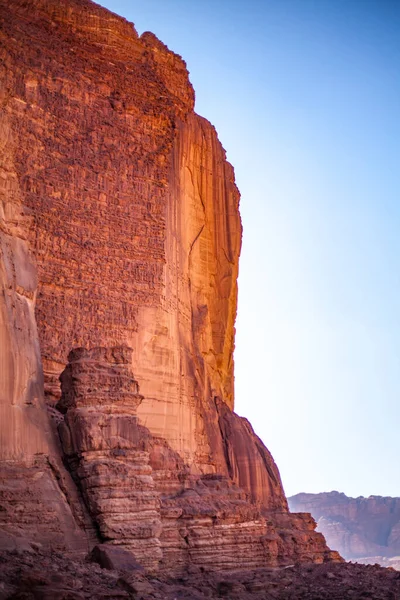 Eine Vertikale Aufnahme Schöner Roter Sandsteinklippen Einer Wüste — Stockfoto