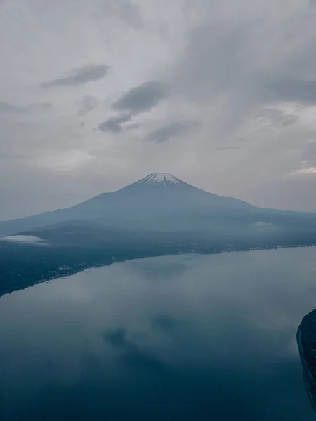 日本东京富士山的垂直拍摄 — 图库照片