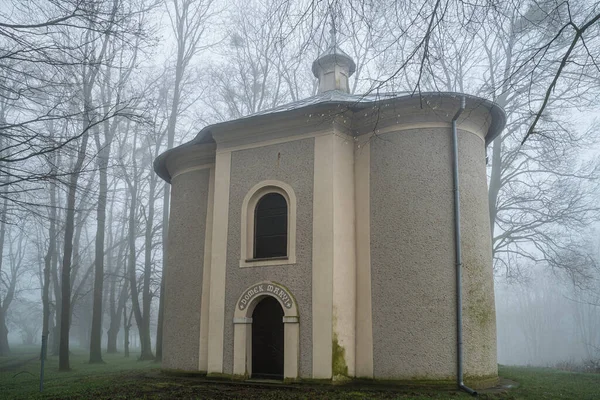 Kalvarienheiligtum Einem Nebligen Berghang Der Anna Der Woiwodschaft Opole Polen — Stockfoto