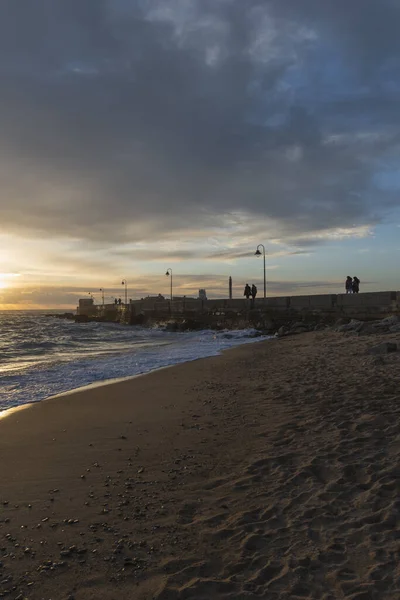 Günbatımında Cadiz Şehrinin Yanındaki Kumlu Sahil Endülüs Spanya — Stok fotoğraf