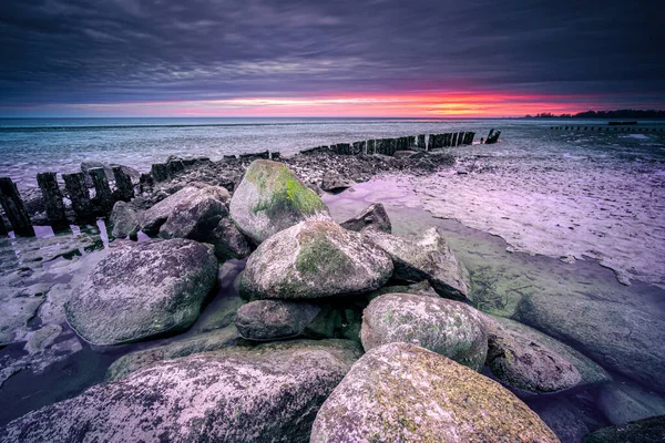 Las Grandes Rocas Orillas Del Mar Atardecer — Foto de Stock