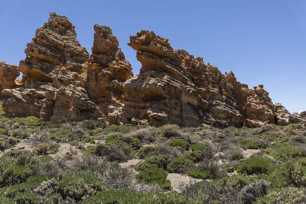 Ett Landskap Klippformationer Solljuset Och Blå Himmel Teide Nationalpark Spanien — Stockfoto