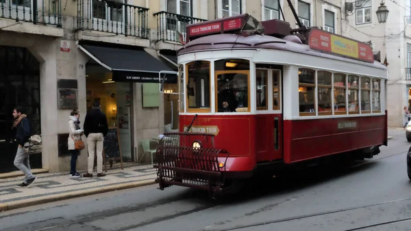 Lisbon Portugal Şubat 2019 Portekiz Geleneksel Kırmızı Lizbon Tramvayı — Stok fotoğraf