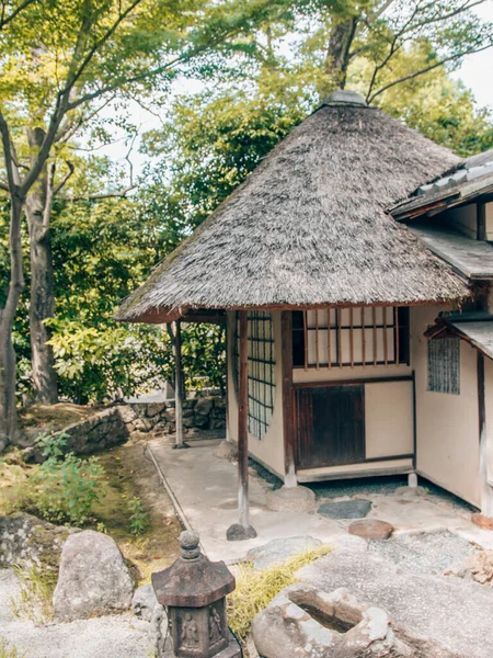Egy Függőleges Felvétel Egy Szerény Templomról Tokióban Japánban — Stock Fotó