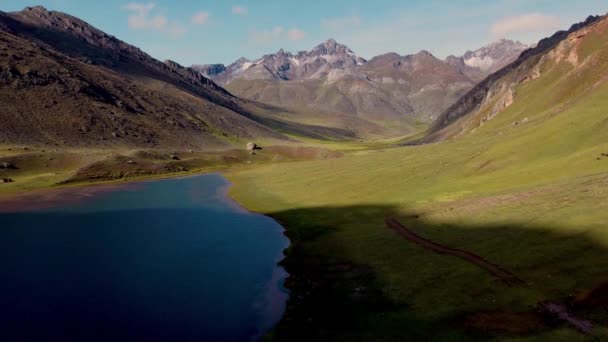 Schöne Landschaft Mit Bergen Und Wolken — Stockvideo