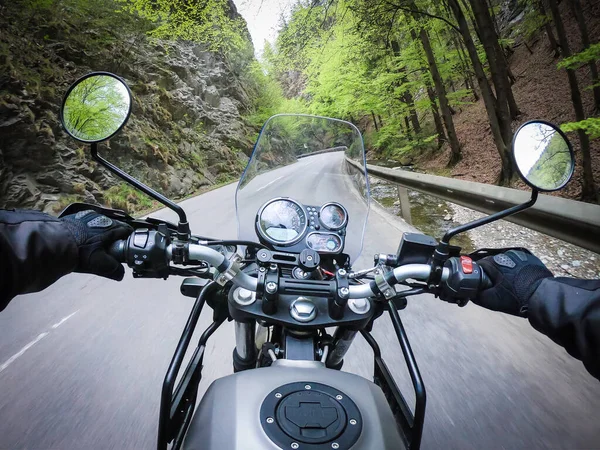 Monter Moto Travers Une Étroite Rue Montagne Très Vite — Photo