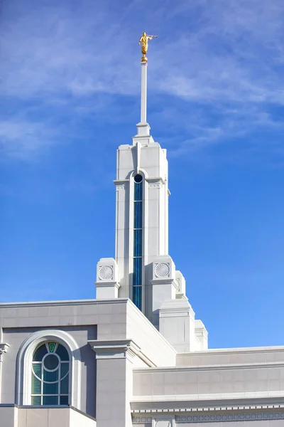Vertical Shot Mormon Temple Blue Sky — Stock Photo, Image