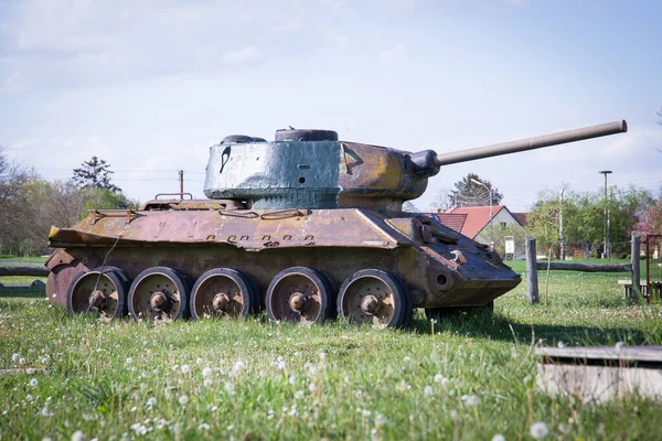 Opuštěný Tank Druhé Světové Války Zaparkovaný Rakousku — Stock fotografie