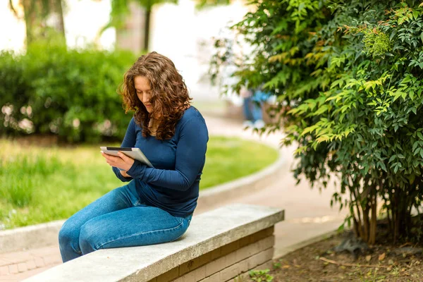 Caucasian Female Sitting Park While Speaking Online Meeting — Fotografia de Stock