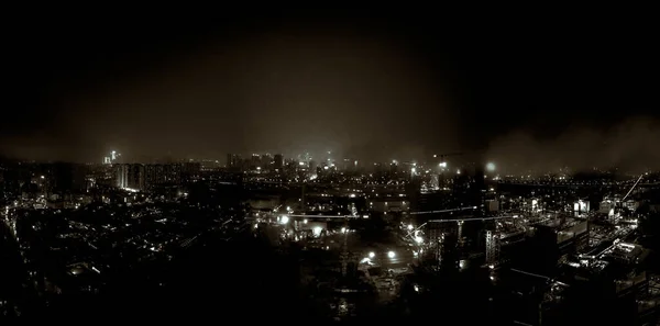 Schöne Aussicht Auf Ein Stadtbild Mit Beleuchteten Hochhäusern — Stockfoto