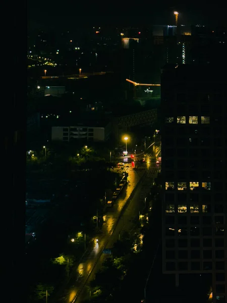 Schöne Aussicht Auf Ein Stadtbild Mit Beleuchteten Hochhäusern — Stockfoto