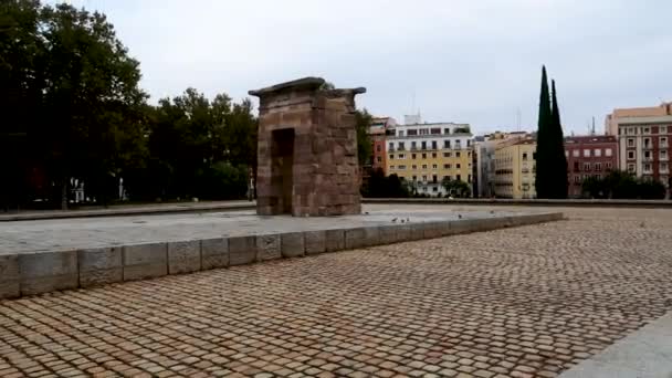 スペインのマドリードにあるデボド神殿の記念碑のパンビュー — ストック動画