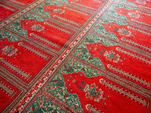Крупный План Ярко Красного Узорчатого Ковра Мечети Молитвы Фонов Текстур — стоковое фото