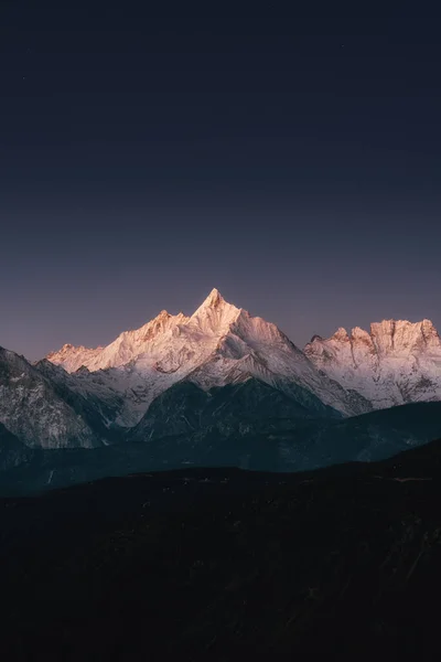 Disparo Vertical Cordillera Meili Xue Shan Shengpingzhen Atardecer Amanecer China —  Fotos de Stock