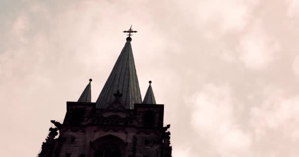 Vue Angle Bas Une Église Düsseldorf Allemagne Sur Fond Ciel — Video