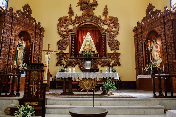 Katolik Kilisesinin Içeriden Yakın Çekimi — Stok fotoğraf