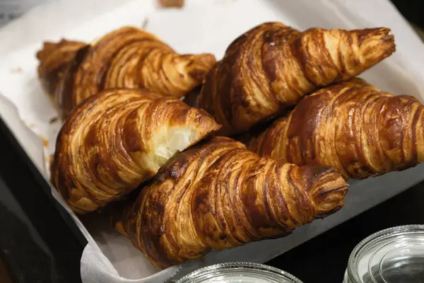 Closeup Shot Freshly Baked Croissants Tray — Stock Photo, Image