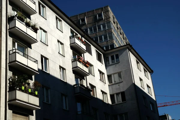 Низькокутний Знімок Житлових Будинків Балконами — стокове фото