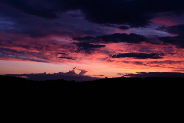 Landscape Field Silhouette Dark Cloudy Sky Breathtaking Sunset Evening — ストック写真