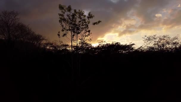 Hermoso Atardecer Sobre Lago — Vídeos de Stock