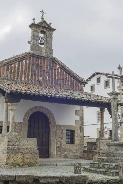 Spanya Nın Candelario Kasabasındaki Cristo Del Refugio Inzivasına Dikey Bir — Stok fotoğraf