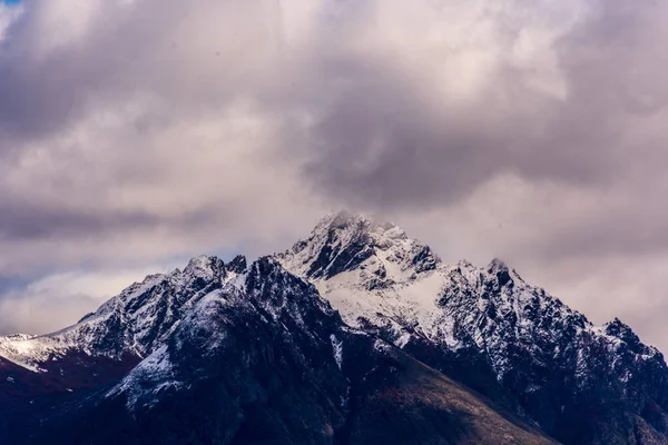 Hermoso Disparo Pico Nevado Bariloche Argentina Bajo Cielo Nublado Blanco — Foto de Stock