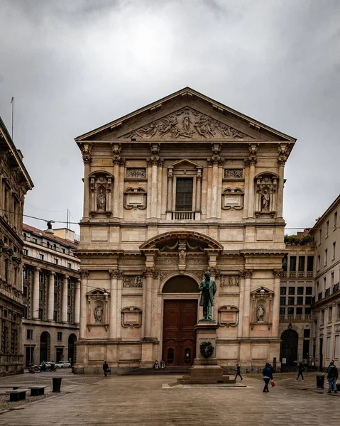 Ilano Italia Ottobre 2020 Edificio Una Piccola Piazza Milano — Foto Stock