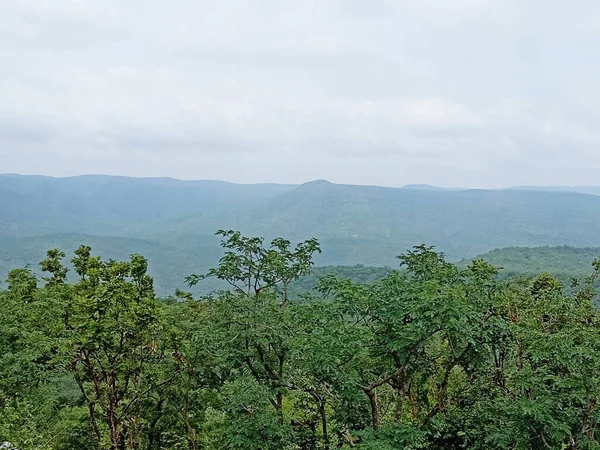 Eine Schöne Aufnahme Grüner Berglandschaft — Stockfoto