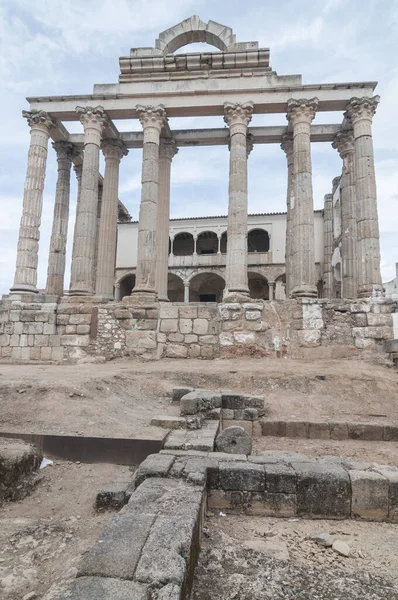 西班牙巴达荷斯省梅里达市戴安娜神庙的罗马遗址 — 图库照片