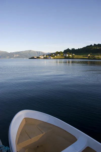 Voorzijde Van Een Kleine Vissersboot Bij Kust Van Hardangerfjord Noorwegen — Stockfoto