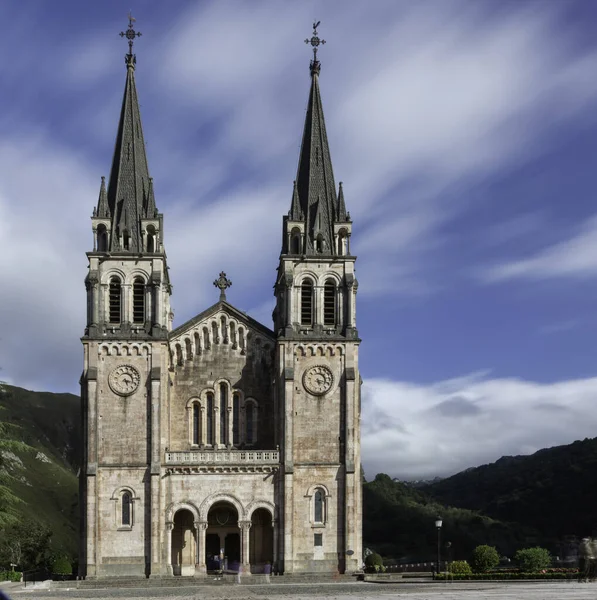 スペインのアストゥリアス州にあるコバドンガ カトリック教会の大聖堂 — ストック写真