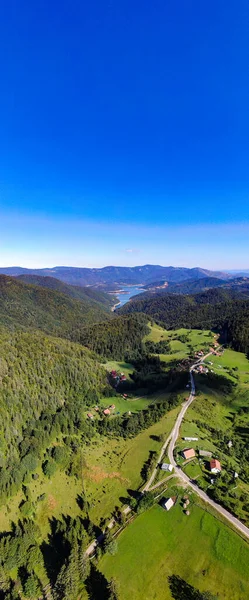 Plano Aéreo Aldea Serbia Con Espacio Para Copias — Foto de Stock