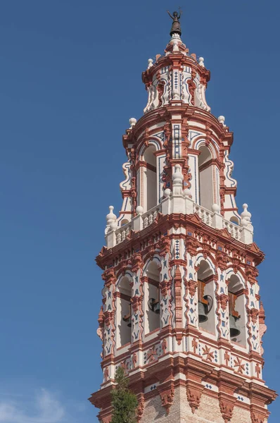 Colpo Verticale Una Torre Della Chiesa Cattolica Siviglia Andalusia Spagna — Foto Stock