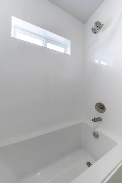 Design Intérieur Salle Bain Minimaliste Couleur Blanche Avec Une Baignoire — Photo