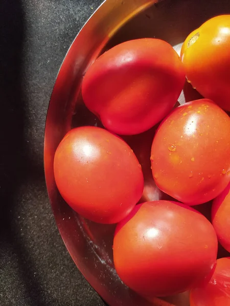 Primer Plano Vista Superior Tomates Cherry Cubiertos Gotas Agua Tazón — Foto de Stock