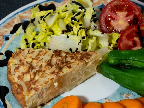 Lekker Ontbijt Met Een Ovenschotel Kool Wortel Tomaten Groene Paprika — Stockfoto