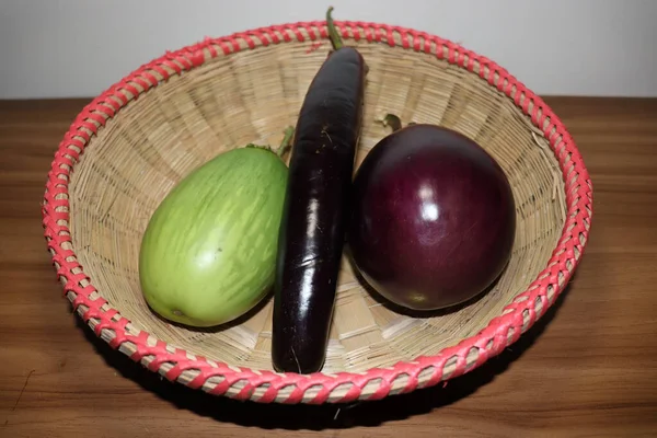 Tasty Healthy Violet Green Colored Brinjal Straw Bowl — Φωτογραφία Αρχείου