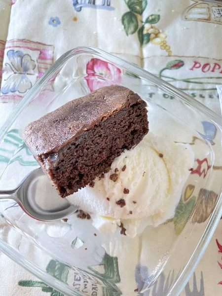 Una Vista Superior Del Brownie Chocolate Con Helado Tazón — Foto de Stock