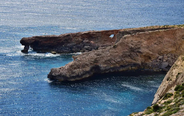 Wysokie Ujęcie Kąta Wąskich Przybrzeżnych Przylądków Ras Hamrija Malcie — Zdjęcie stockowe