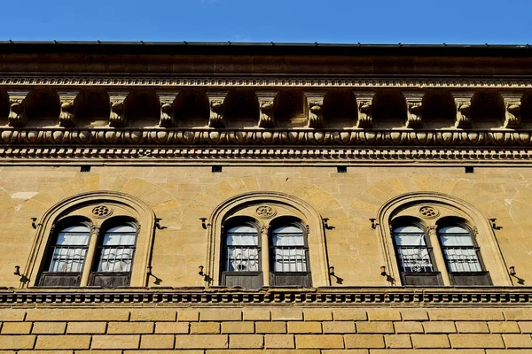 Kwiaciarnia Włochy Lut 2016 Fasada Okna Renesansowego Palazzo Dei Medici — Zdjęcie stockowe