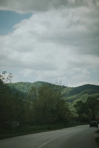 Majevica Bosnia Herzegovina Května 2021 Jedno Černé Auto Jedoucí Křivolaké — Stock fotografie